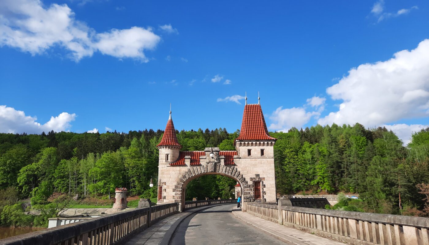 Les Království: The romantic pseudo-Gothic dam