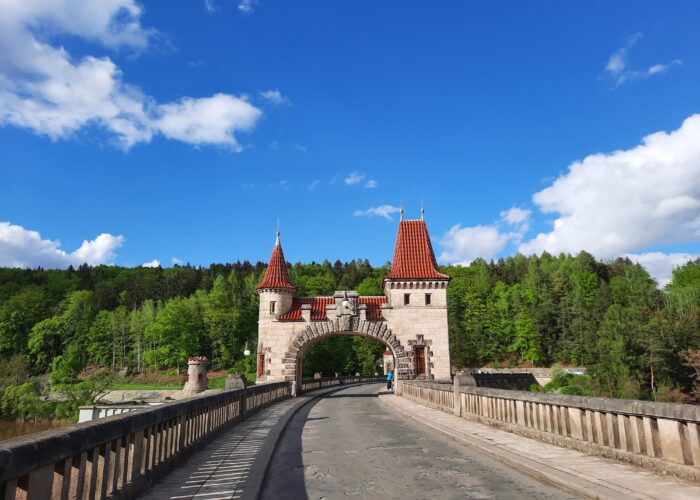 Les Království: The romantic pseudo-Gothic dam