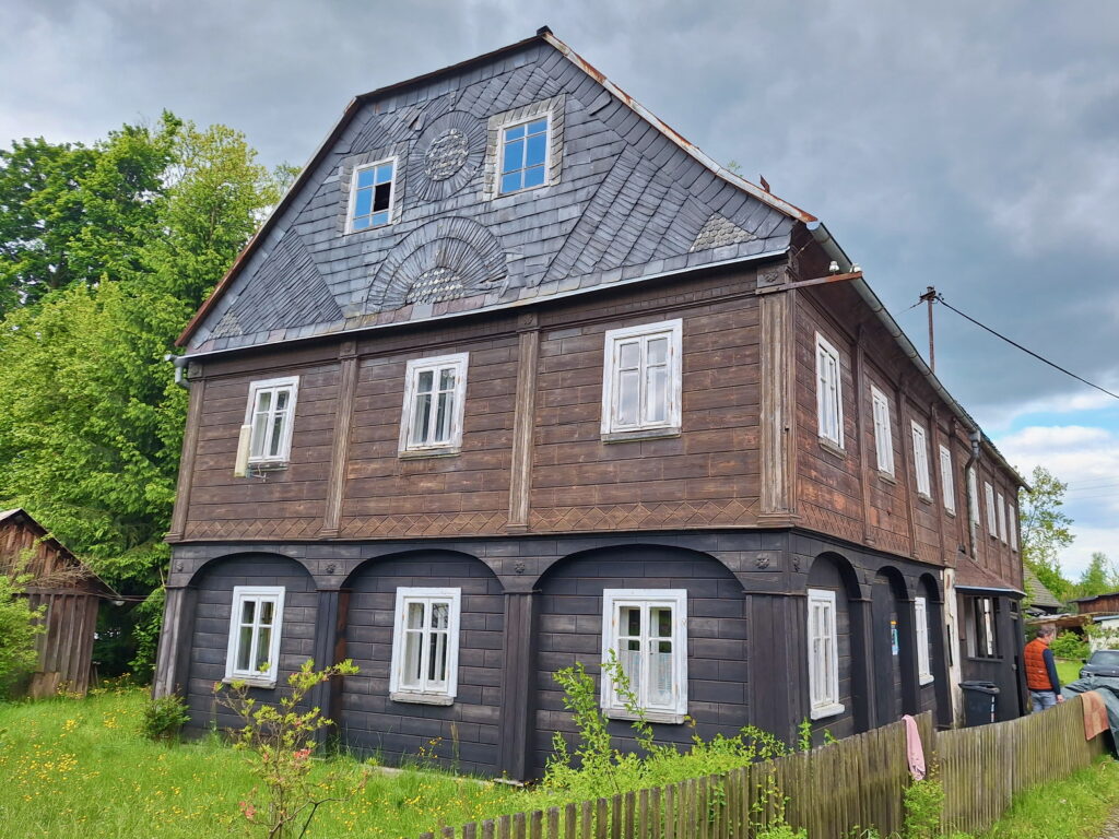 Lomenice in a Podstávkový dům