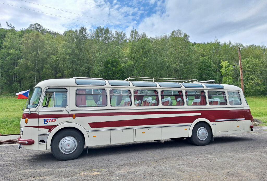 Škoda 706 RTO bus for line T32 in Zubrnice