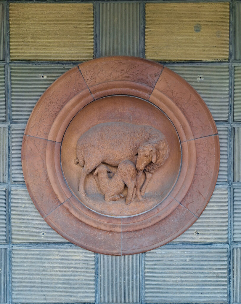 Sheep ceramic at the věžáky