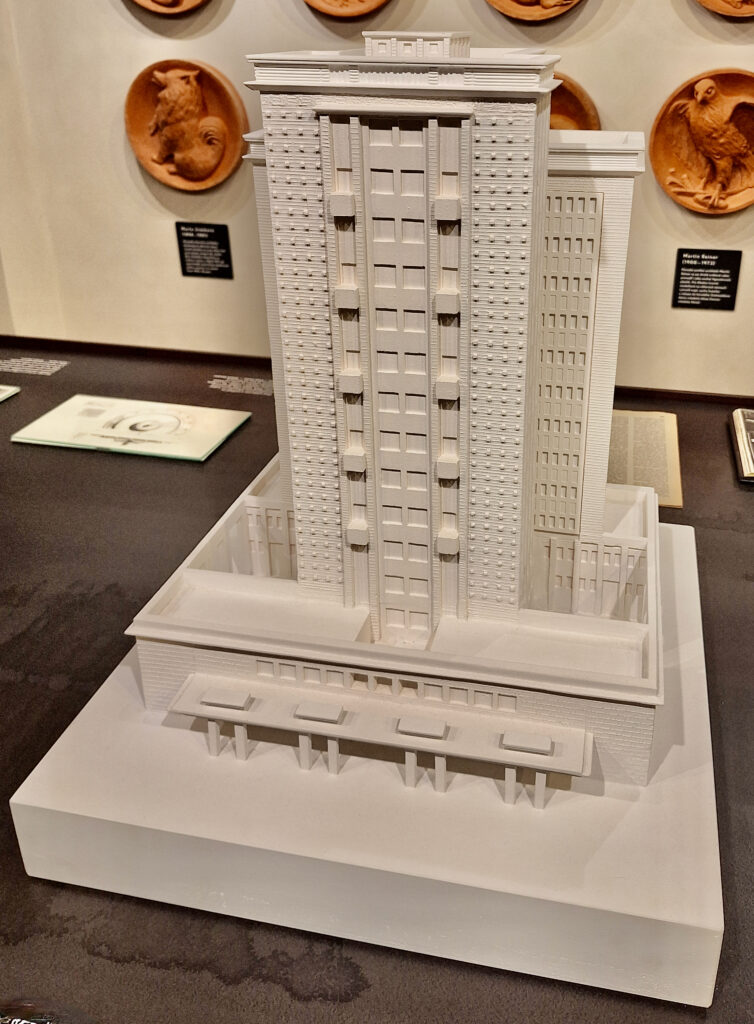Havlíček's revised věžák with T‑shaped plan