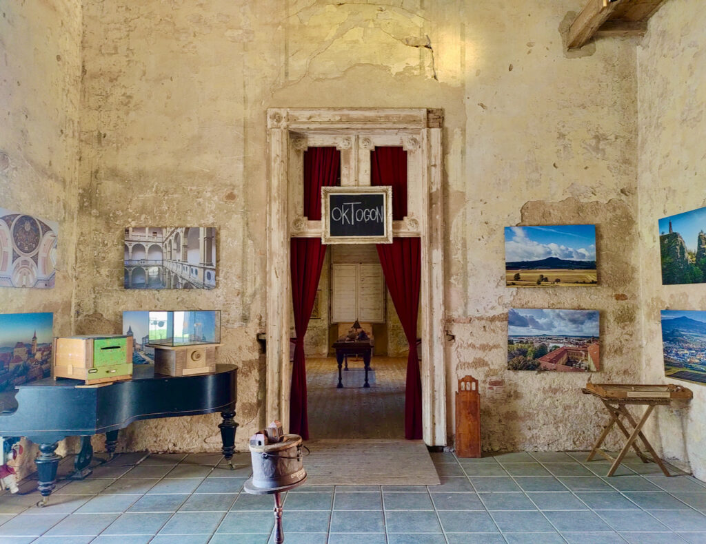 Valdštejnská loggia exhibition