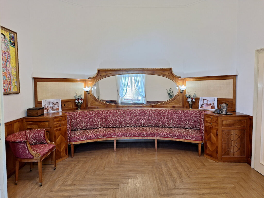 Vila Primavesi interiors - furniture replica and cop of Eugenia Primavesi 's portrait by Klimt