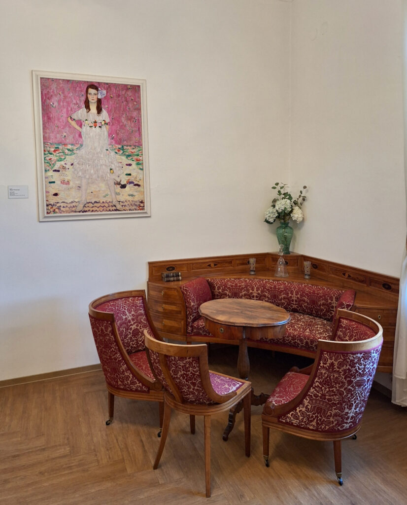 Vila Primavesi interiors - furniture replica and cop of Mäda Primavesi 's portrait by Klimt